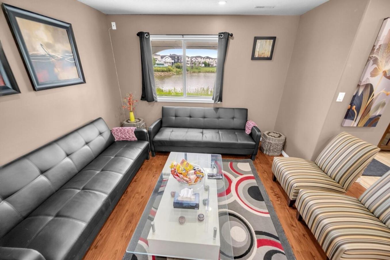 52-3 Bed Suite On Lake Central Ac By Airport Calgary Exterior photo