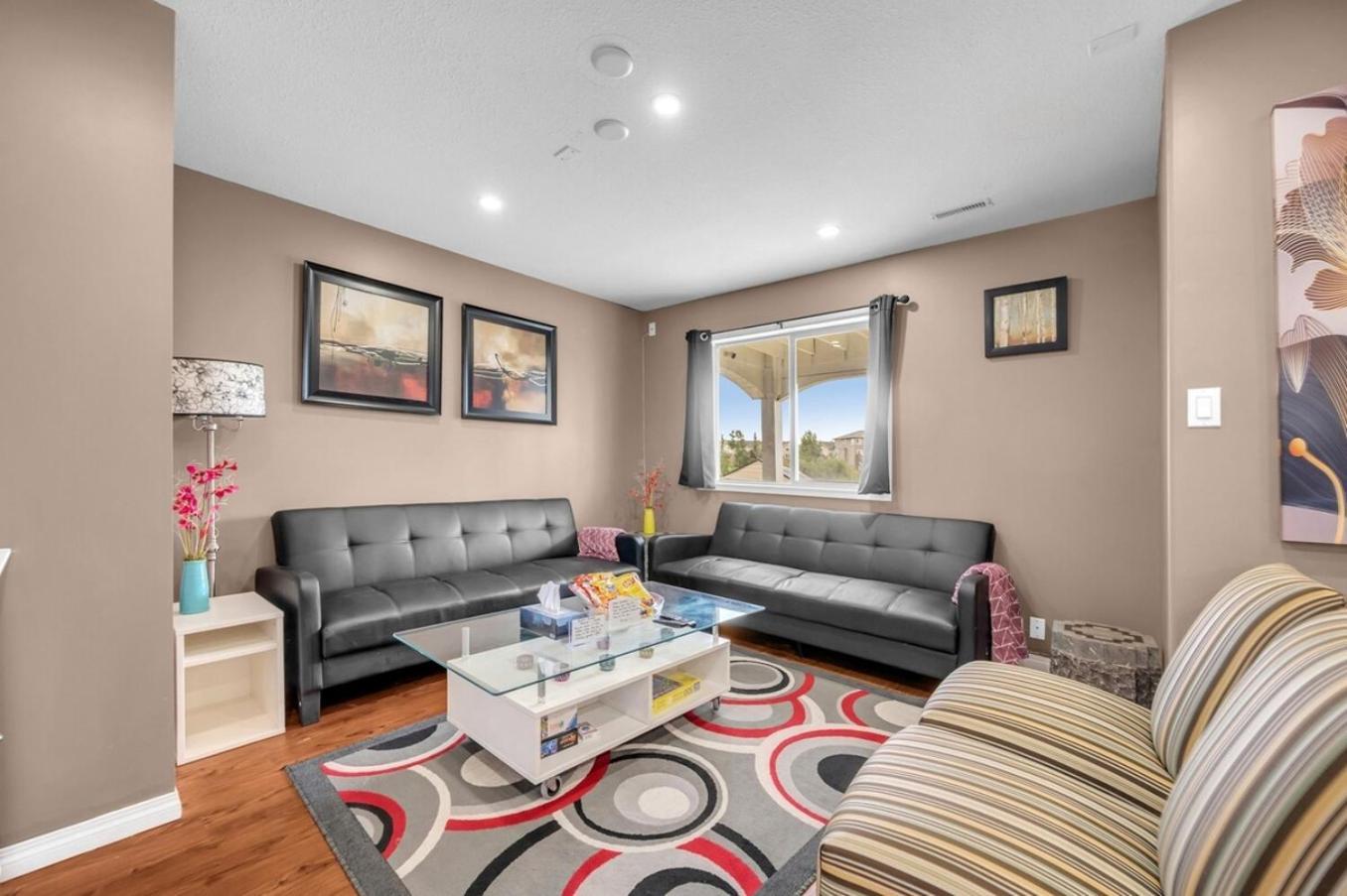52-3 Bed Suite On Lake Central Ac By Airport Calgary Exterior photo