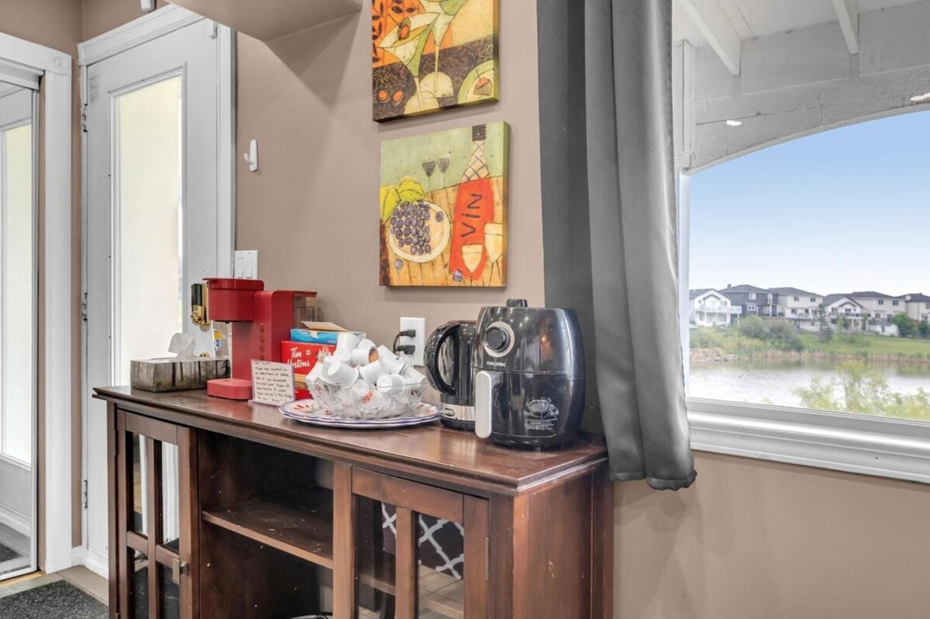 52-3 Bed Suite On Lake Central Ac By Airport Calgary Exterior photo