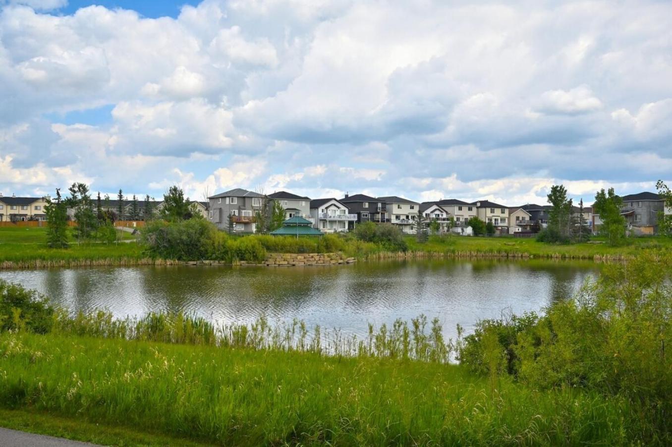 52-3 Bed Suite On Lake Central Ac By Airport Calgary Exterior photo