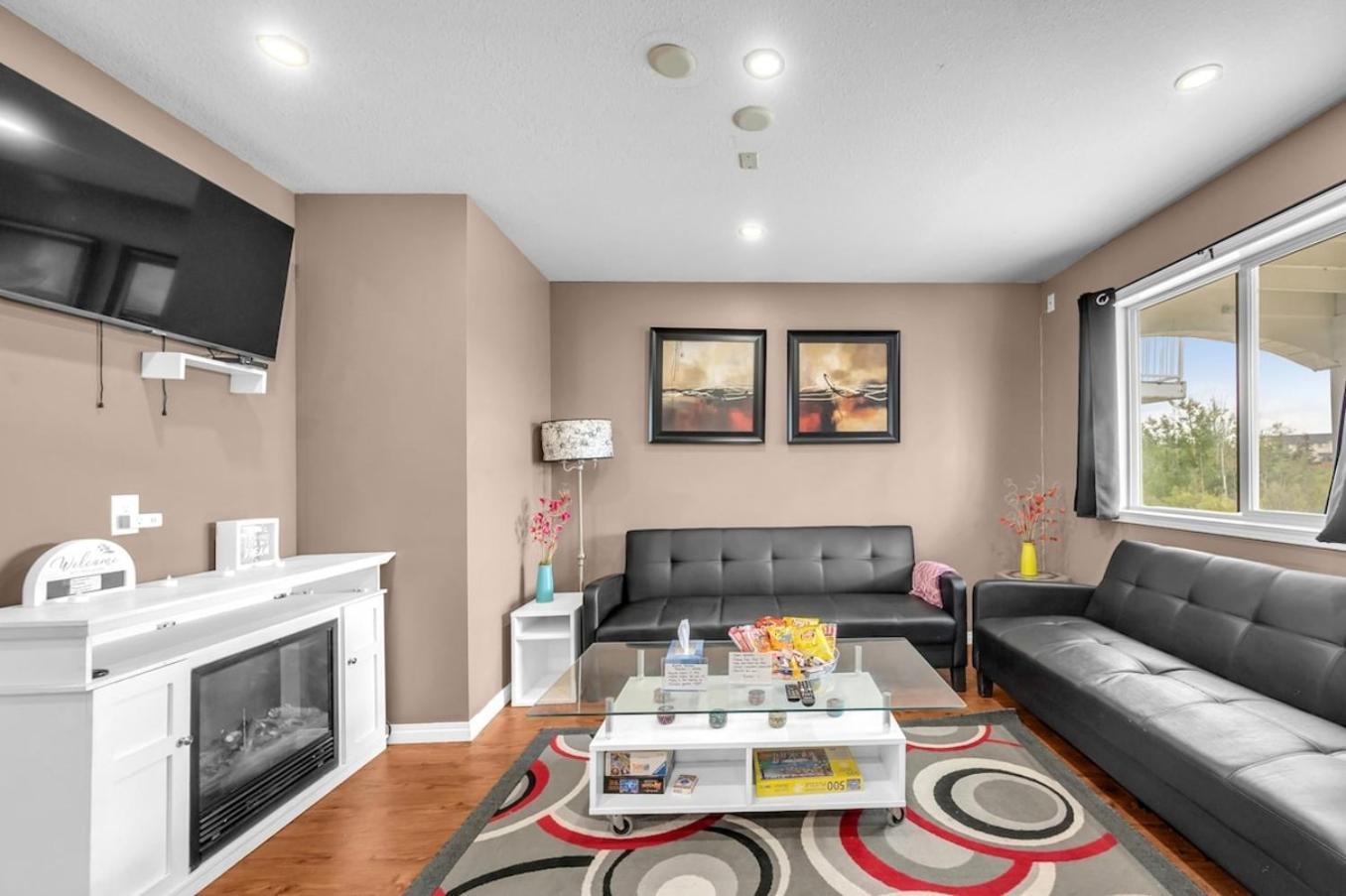 52-3 Bed Suite On Lake Central Ac By Airport Calgary Exterior photo